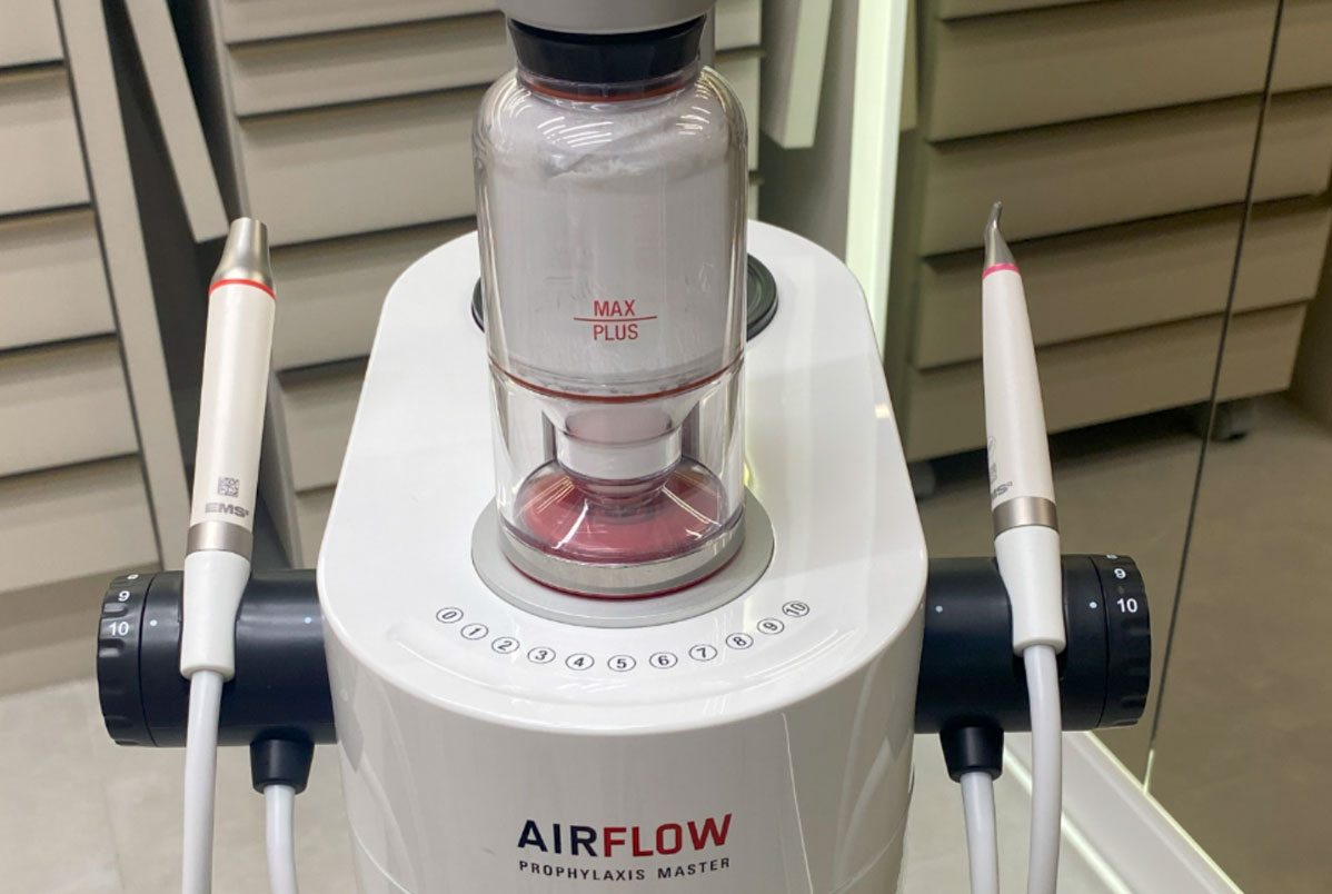 Quanto custa uma limpeza dental com AirFlow? Saiba por que vale a pena Quanto custa uma limpeza dental com AirFlow? Saiba por que vale a pena