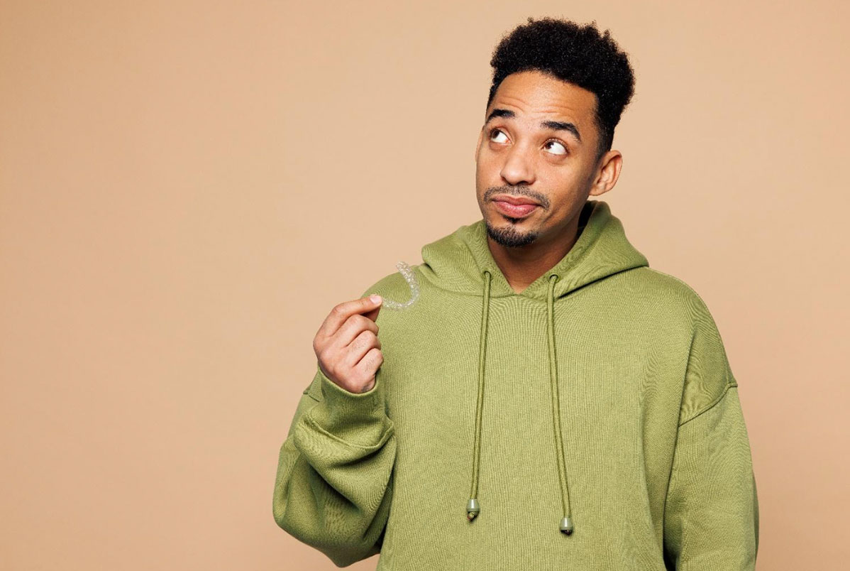 Terminei um alinhador do Invisalign: preciso guardar ou posso jogar fora? Terminei um alinhador do Invisalign: preciso guardar ou posso jogar fora?