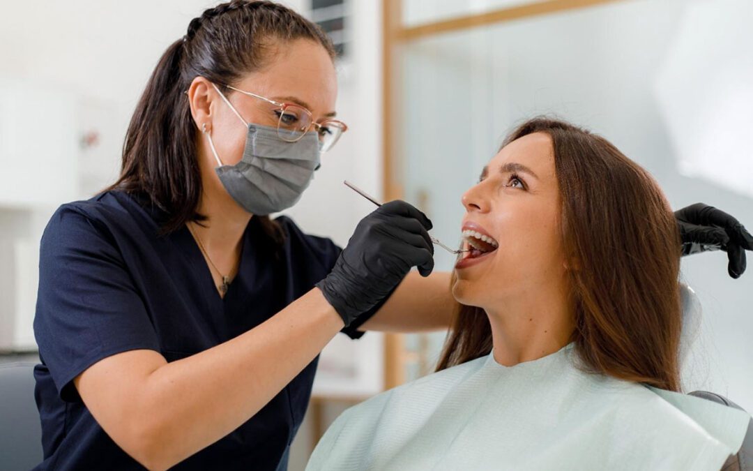 Com que frequência você realmente precisa fazer limpeza dental?
