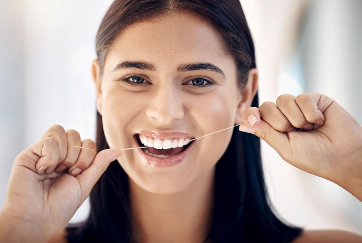 Fio dental com Invisalign: cuidados essenciais durante o tratamento Fio dental com Invisalign: cuidados essenciais durante o tratamento