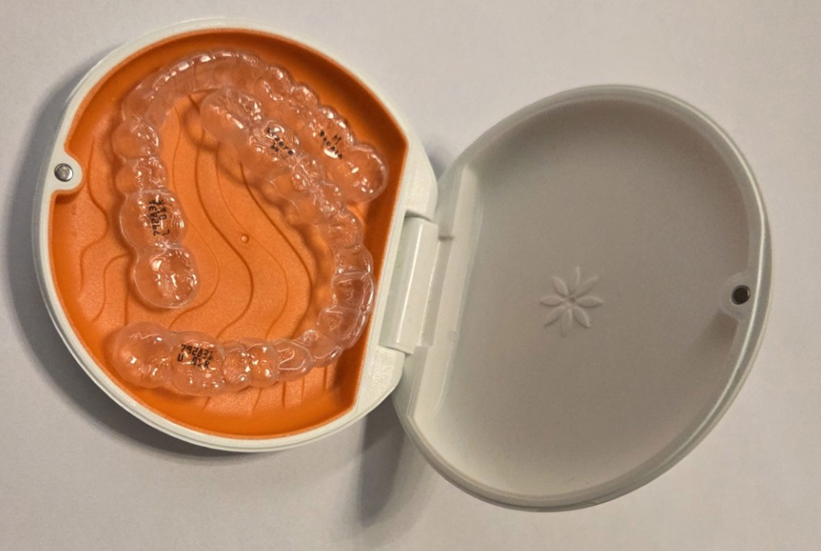 Contenção Invisalign quebrada: conserto ou substituição? Contenção Invisalign quebrada: conserto ou substituição?