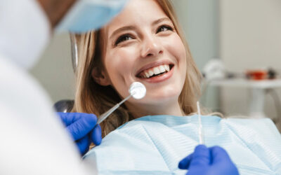 Vantagens de fazer periodicamente a limpeza dental com AirFlow