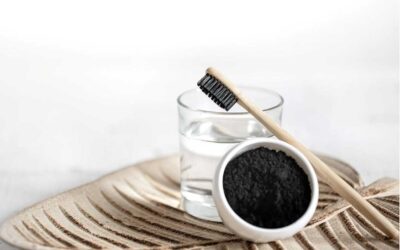 Por que não se deve usar carvão ou bicarbonato para clarear os dentes?